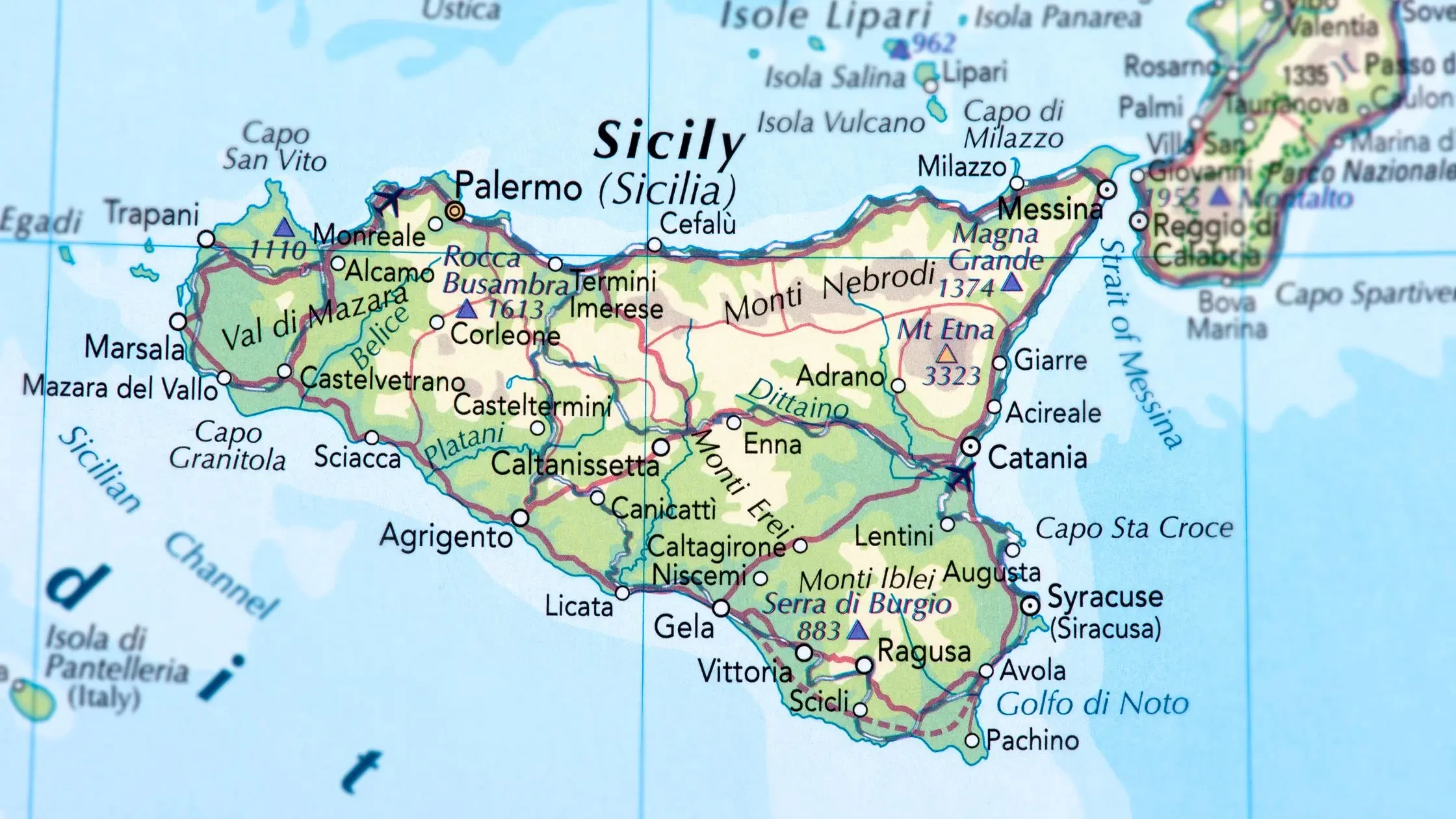 cartina della Sicilia che mostra dove verrà costruito il ponte di Messina